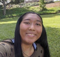 Instructor Alyssa B. profile Card Image