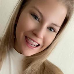 Instructor Amanda J. profile Card Image