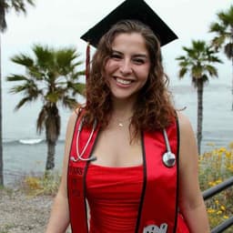 Instructor Amanda T. profile Card Image