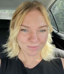 Instructor Amanda K. profile Card Image