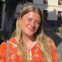 Instructor Amelia W. profile Card Image