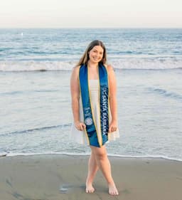 Instructor Amelia H. profile Card Image