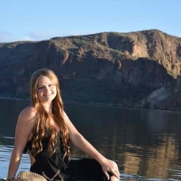 Instructor Amelia d. profile Card Image