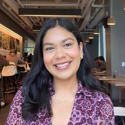 Instructor Andrea V. profile Card Image