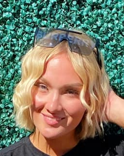 Instructor Arianna M. profile Card Image