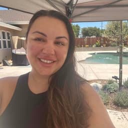 Instructor Arianna L. profile Card Image