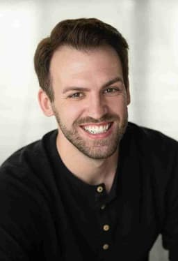 Instructor Axl D. profile Card Image