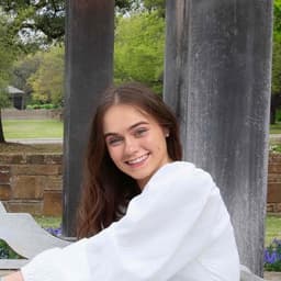 Instructor Brielle L. profile Card Image