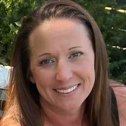 Instructor Cari B. profile Card Image