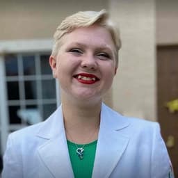 Instructor Carol L. profile Card Image