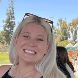 Instructor Caroline N. profile Card Image