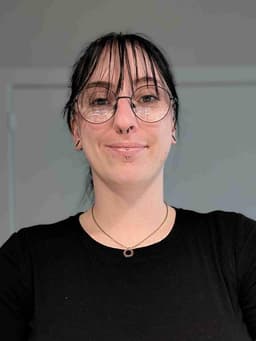 Instructor Caroline J. profile Card Image