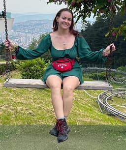 Instructor Cecilia L. profile Card Image