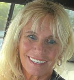 Instructor Cecilia L. profile Card Image