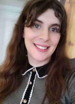 Instructor Chelsea H. profile Card Image