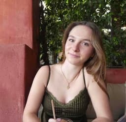 Instructor Chloë P. profile Card Image