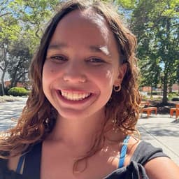 Instructor Chloe P. profile Card Image