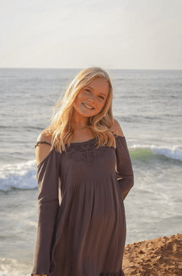 Instructor Corinne L. profile Card Image