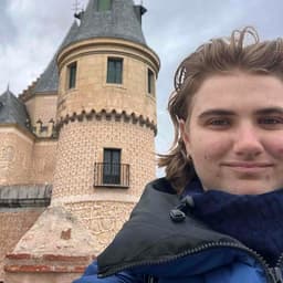 Instructor Courtney B. profile Card Image