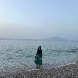 Instructor Danielle H. profile Card Image