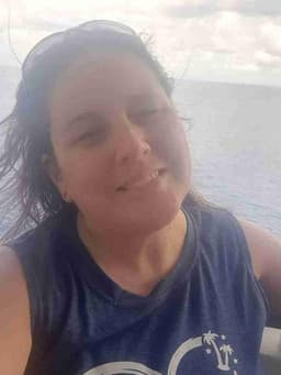 Instructor Dayna V. profile Card Image