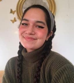 Instructor Elena S. profile Card Image