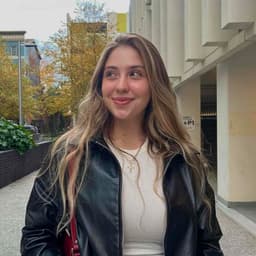 Instructor Elianna O. profile Card Image