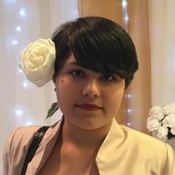 Instructor Elisa H. profile Card Image