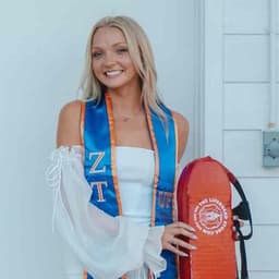 Instructor Elizabeth S. profile Card Image