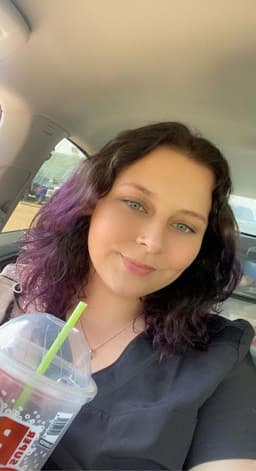 Instructor Elizabeth H. profile Card Image