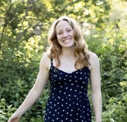 Instructor Elizabeth W. profile Card Image