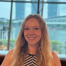 Instructor Elizabeth L. profile Card Image