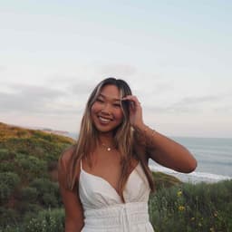 Instructor Ella S. profile Card Image