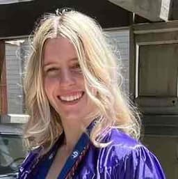 Instructor Elli B. profile Card Image