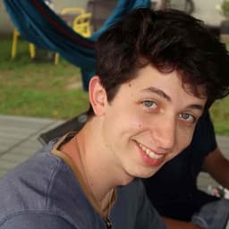 Instructor Elliot D. profile Card Image