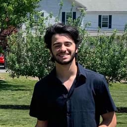 Instructor Emiliano H. profile Card Image