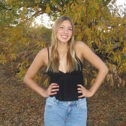 Instructor Emma S. profile Card Image