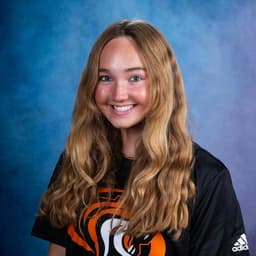 Instructor Emma H. profile Card Image