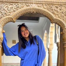 Instructor Esha S. profile Card Image