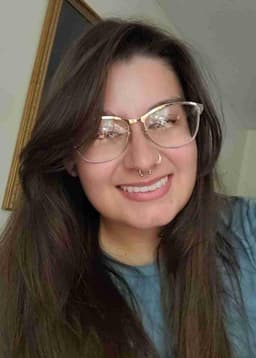 Instructor Esperanza R. profile Card Image