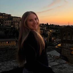 Instructor Estella R. profile Card Image