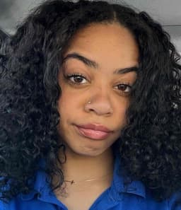 Instructor Eunique Y. profile Card Image