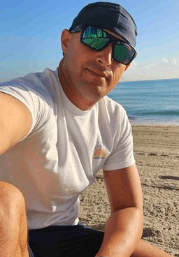 Instructor Fidel M. profile Card Image