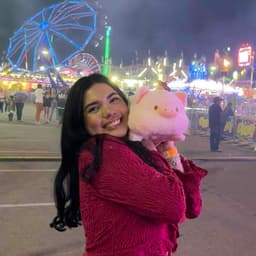 Instructor Frida R. profile Card Image