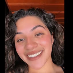 Instructor Gabriela H. profile Card Image