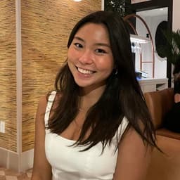 Instructor Gabriella H. profile Card Image