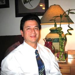 Instructor Gilbert Q. profile Card Image