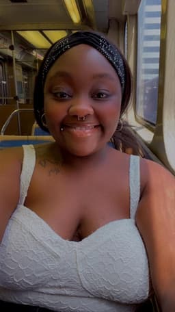 Instructor Gloria S. profile Card Image