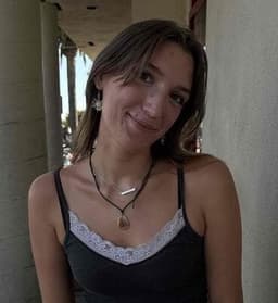 Instructor Gwennie A. profile Card Image