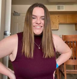 Instructor Hallee Y. profile Card Image